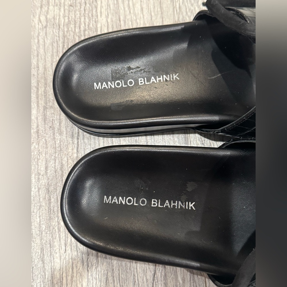 Manolo Blahnik black Mayfu croc embossed sandals - Picture 4 of 12